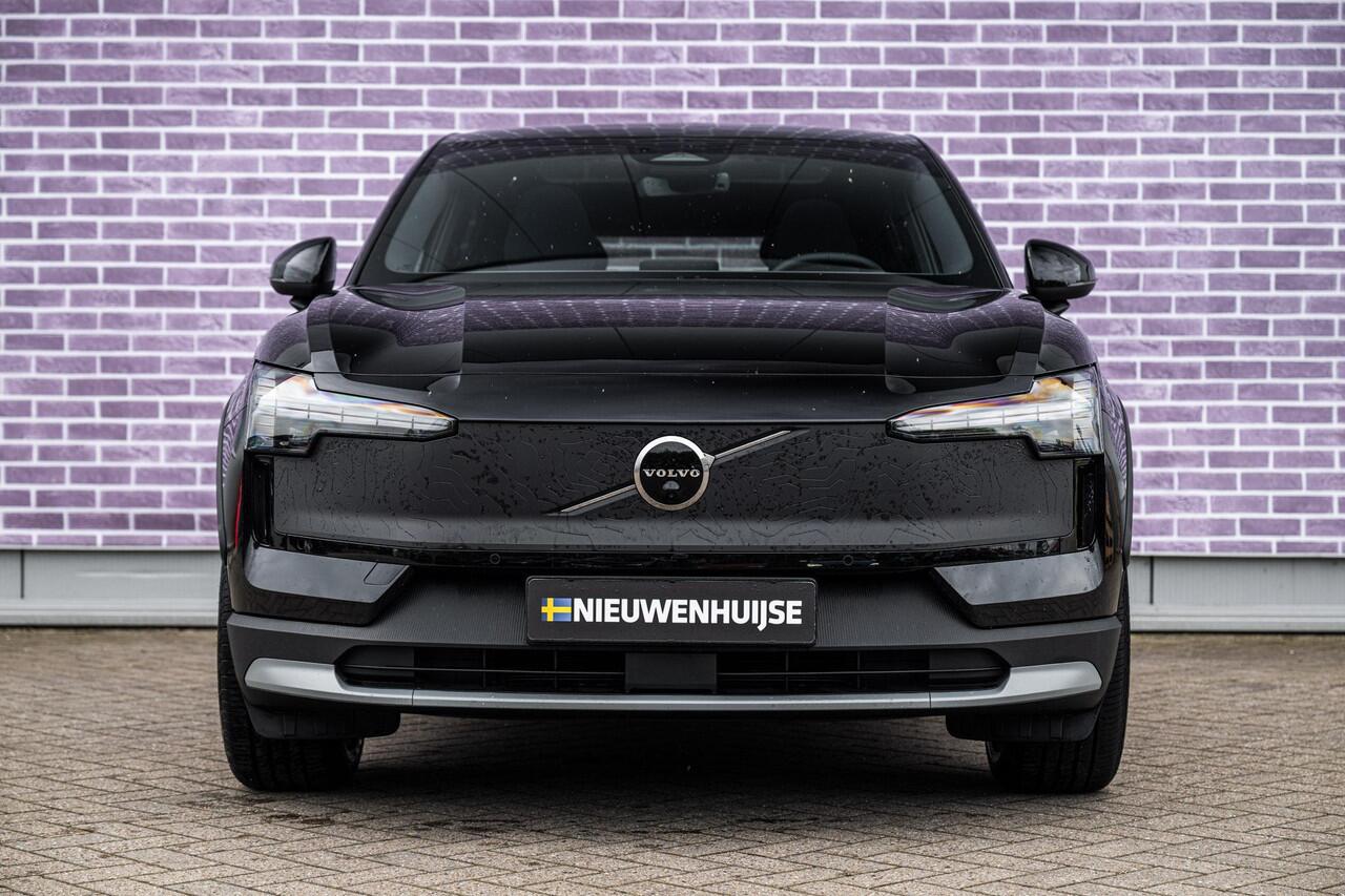 Volvo EX30 Cross Country Twin Motor Performance AWD 69 kWh Ultra | Trekhaak | 4x4 | Adaptieve Cruise | Stoel-/Stuurverwarming | Keyless | 360 Camera | Panoramadak | Elektr. Stoelen | Harman Kardon Audio | Elek. Achterklep | Getint Glas |