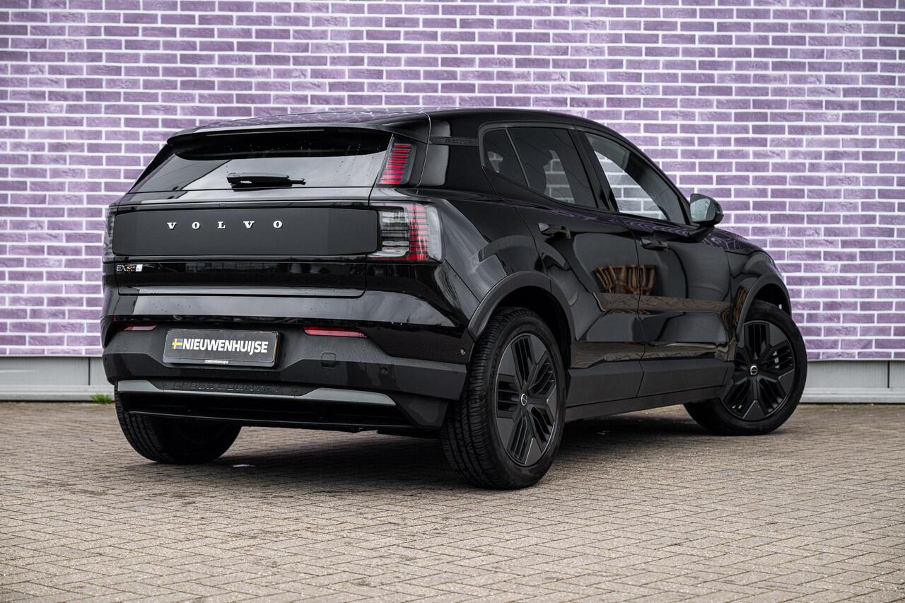Volvo EX30 Cross Country Twin Motor Performance AWD 69 kWh Ultra | Trekhaak | 4x4 | Adaptieve Cruise | Stoel-/Stuurverwarming | Keyless | 360 Camera | Panoramadak | Elektr. Stoelen | Harman Kardon Audio | Elek. Achterklep | Getint Glas |