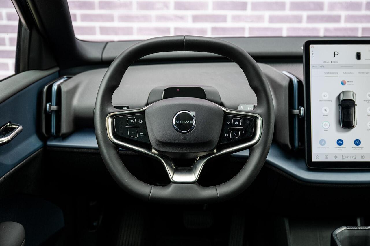 Volvo EX30 Cross Country Twin Motor Performance AWD 69 kWh Ultra | Trekhaak | 4x4 | Adaptieve Cruise | Stoel-/Stuurverwarming | Keyless | 360 Camera | Panoramadak | Elektr. Stoelen | Harman Kardon Audio | Elek. Achterklep | Getint Glas |