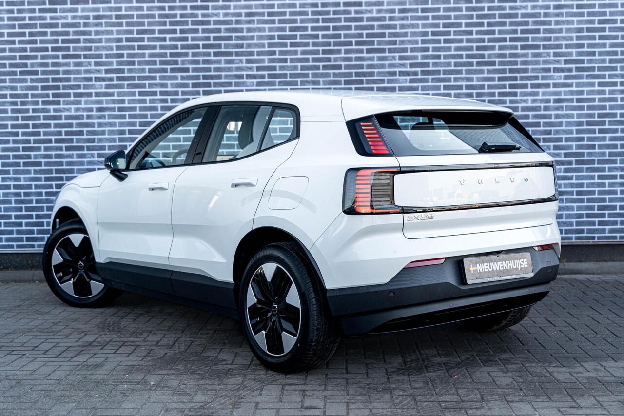 Volvo EX30 Single Motor 51 kWh Core | Google | Stoel-/Stuurverwarming | Warmtepomp | DAB | Park Assist | LED Koplampen | Apple Carplay/Android Auto | 18" LM