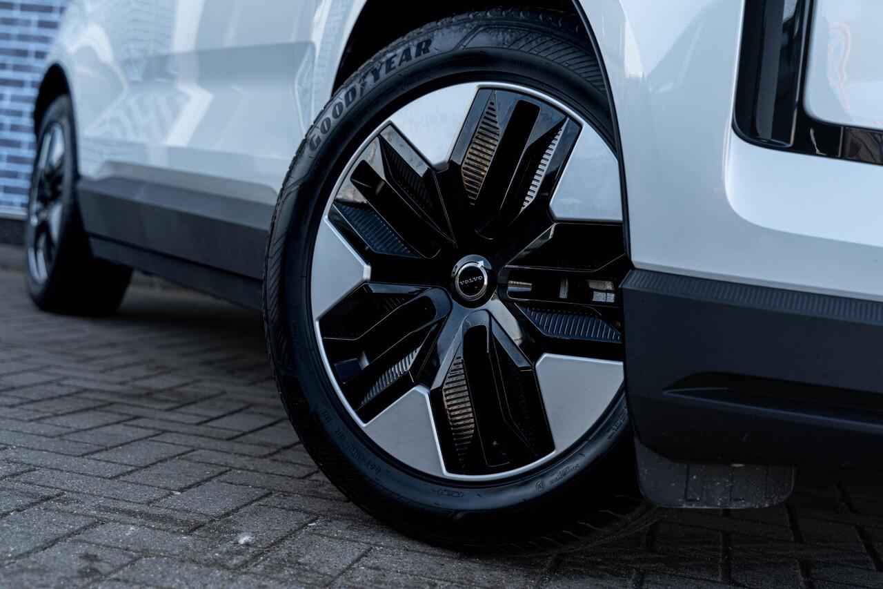 Volvo EX30 Single Motor 51 kWh Core | Google | Stoel-/Stuurverwarming | Warmtepomp | DAB | Park Assist | LED Koplampen | Apple Carplay/Android Auto | 18" LM