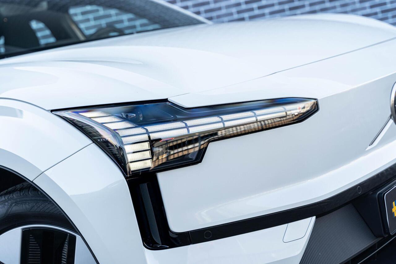 Volvo EX30 Single Motor 51 kWh Core | Google | Stoel-/Stuurverwarming | Warmtepomp | DAB | Park Assist | LED Koplampen | Apple Carplay/Android Auto | 18" LM
