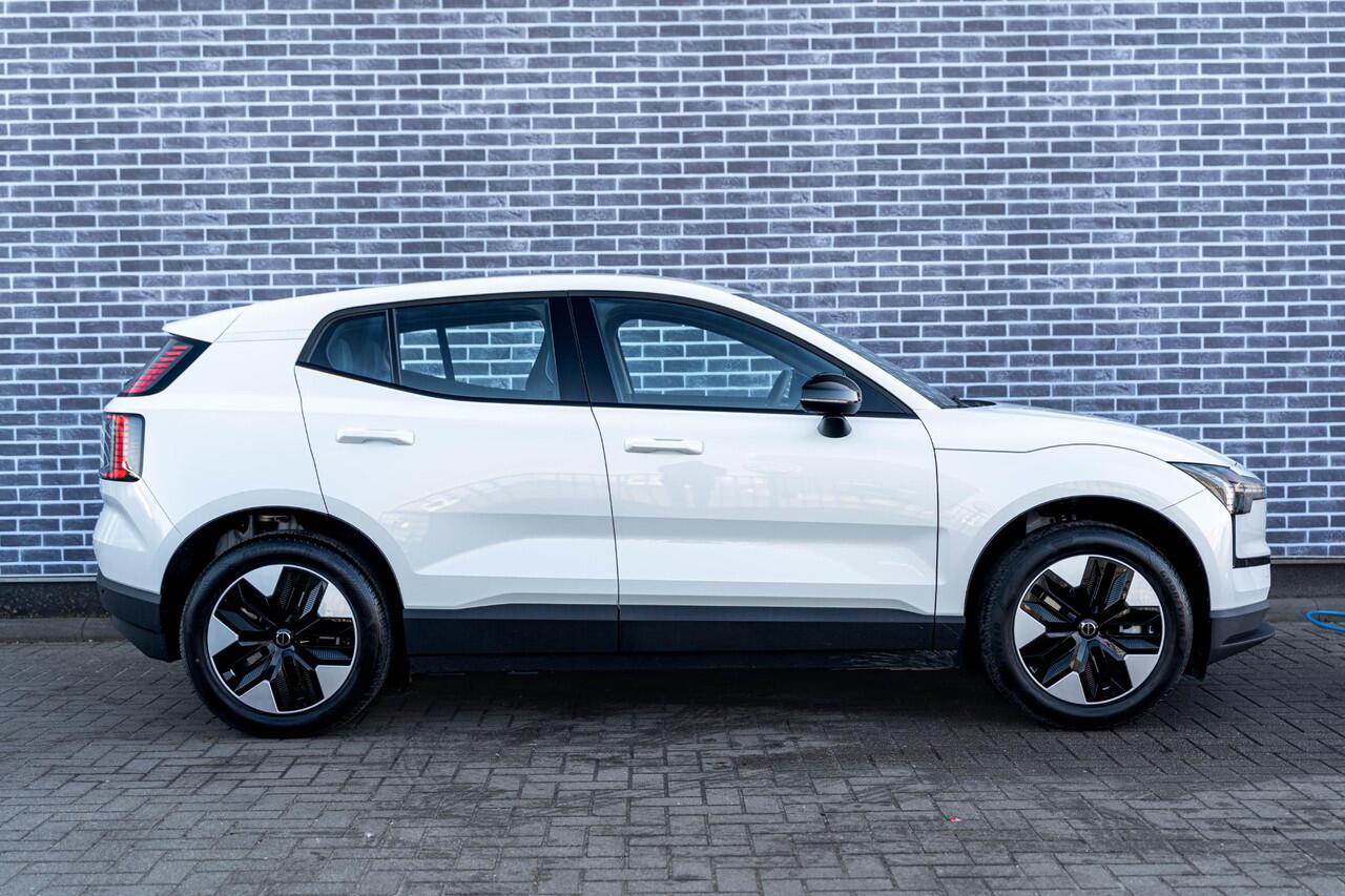 Volvo EX30 Single Motor 51 kWh Core | Google | Stoel-/Stuurverwarming | Warmtepomp | DAB | Park Assist | LED Koplampen | Apple Carplay/Android Auto | 18" LM