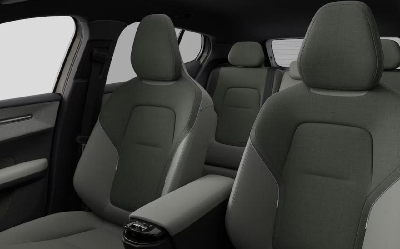 Volvo EX30 272PK Single Motor Extended Range Europa 69 kWh / Adaptive Cruise control / Extra getint glas / Climate Pack / Achteruitrijcamera / Elektrisch verstelbare stoelen / Parkeersensoren V+A