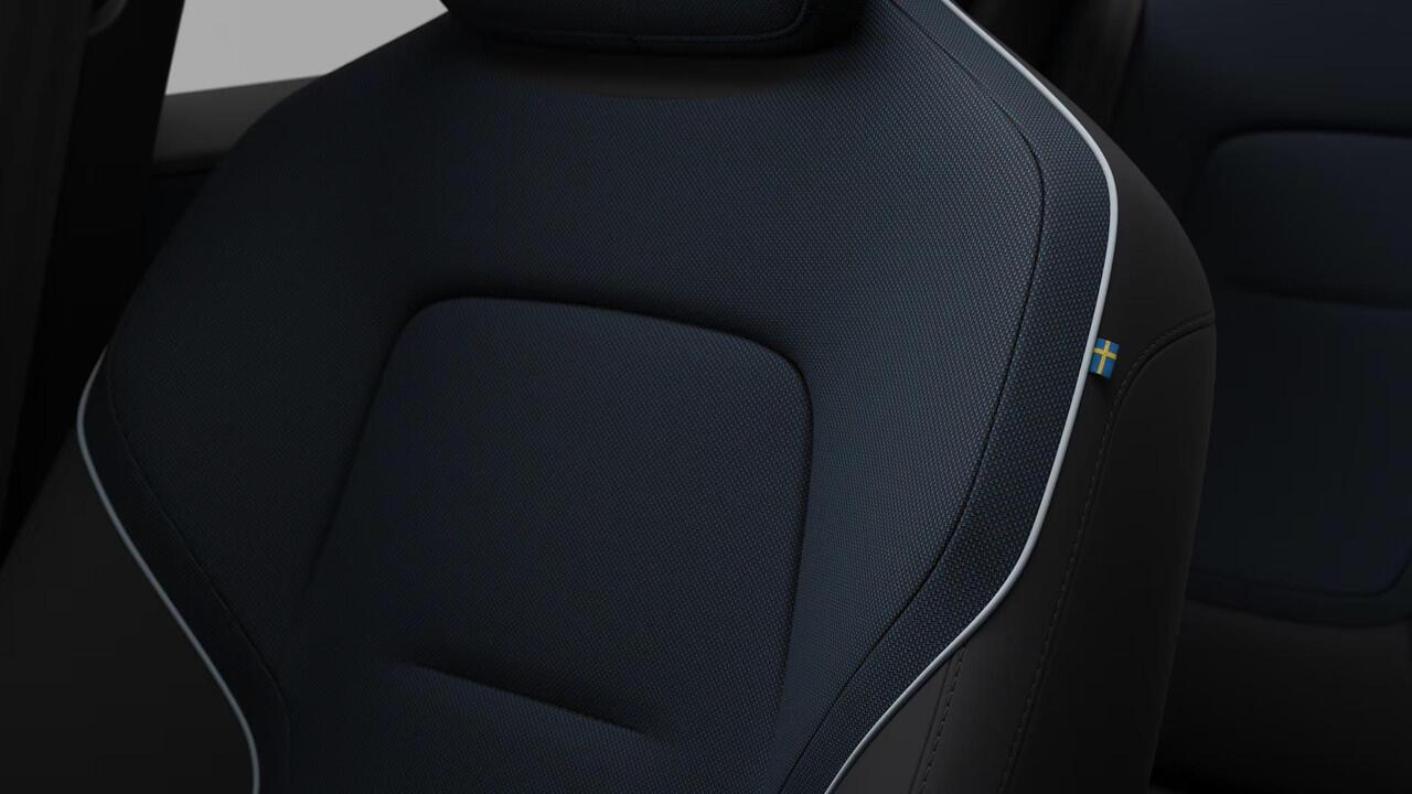 Volvo EX30 Single Motor Extended Range Plus Europa 69 kWh | Elektrisch Verstelbare Voorstoelen | Stuur-/Stoelverwarming | 20" | Adaptieve Cruise Control | BLIS | Getint Glas |