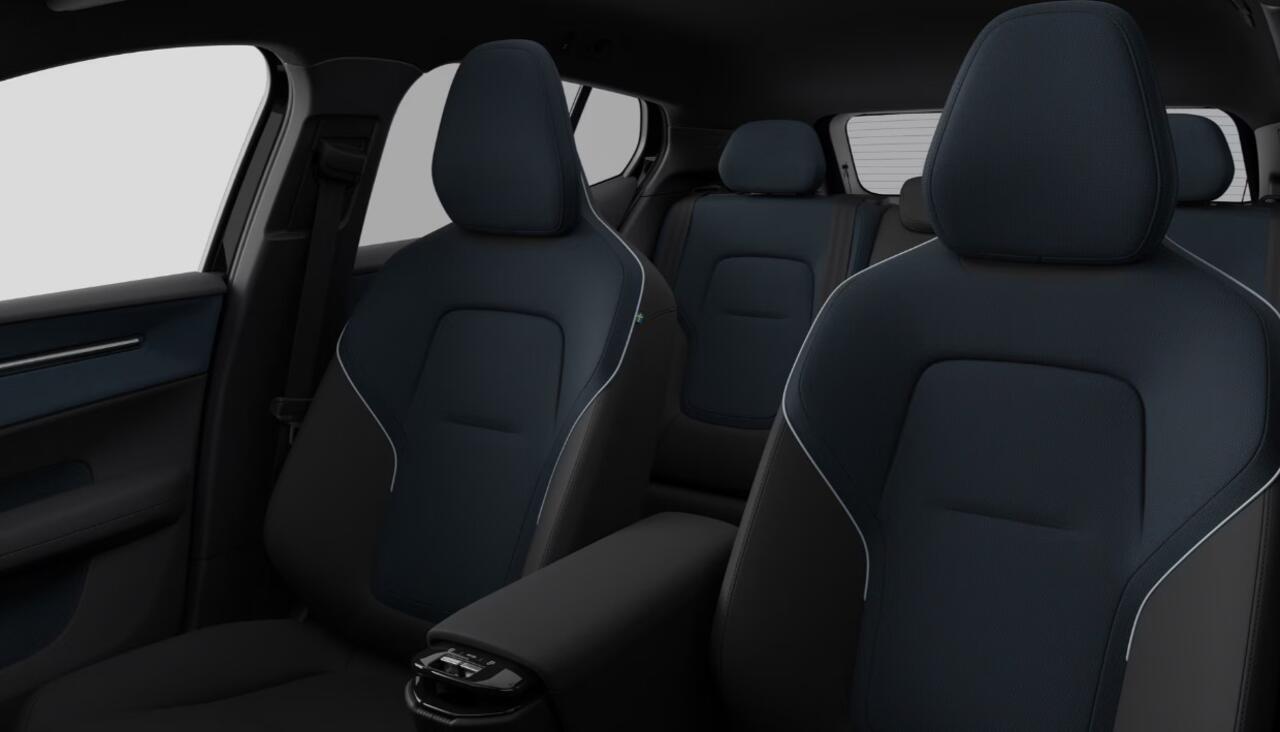 Volvo EX30 272PK Single Ext. Range Plus Black Ed Europa / Elektrische stoelen met geheugen / stoel - en stuurwielverwarming / Adaptieve Cruise Control/ Dodehoek Detectie / Parkeersensoren voor en achter/ Achteruitrijcamera/ Warmtepomp/ Google Services/