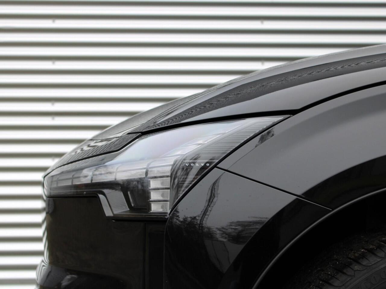 Volvo EX30 Single Motor Extended Range Plus Europa Automaat / Verwarmde voorstoelen en stuurwiel / Voorstoelen elektr. verstelbaar / Privacy Glass / 20" velgen