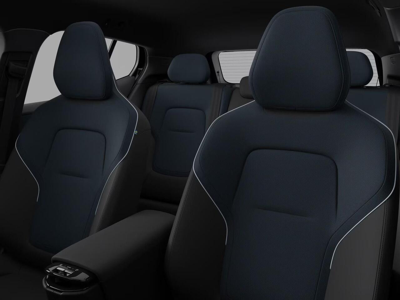 Volvo EX30 Single Motor Ext Range Plus Black Ed Europa 69 kWh / Elek. verstelbare stoelen / Voorstoelen + stuur verwarmd / Harman Kardon / Camera achter / Pilot assist + ACC /