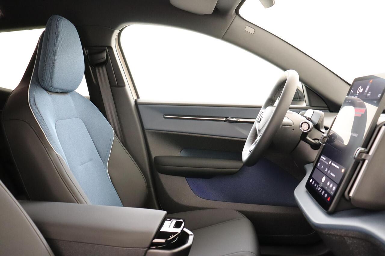 Volvo EX30 SINGLE MOTOR EXTENDED RANGE PLUS EUROPA 69 kWh -HARMAN/KARDON|POWER-SEATS|PRIVACY.GLAS|20"
