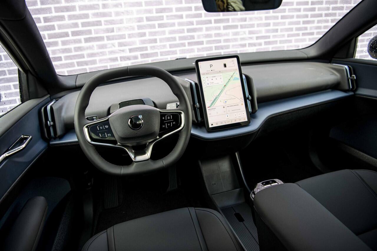 Volvo EX30 Single Motor Ext Range Plus Black Ed Europa 69 kWh | Adaptieve Cruise Control | Stoel-/Stuurverwarming | Harman Kardon Audio | BLIS | Getint Glas |