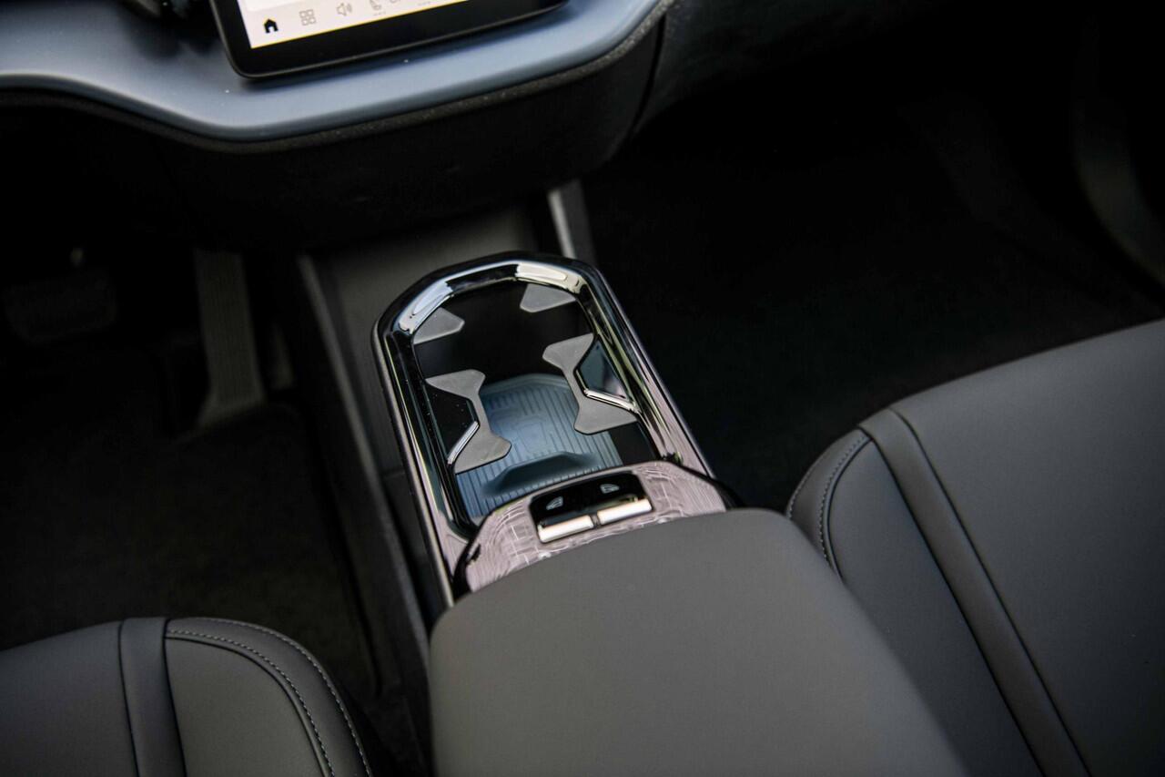 Volvo EX30 Single Motor Ext Range Plus Black Ed Europa 69 kWh | Adaptieve Cruise Control | Stoel-/Stuurverwarming | Harman Kardon Audio | BLIS | Getint Glas |