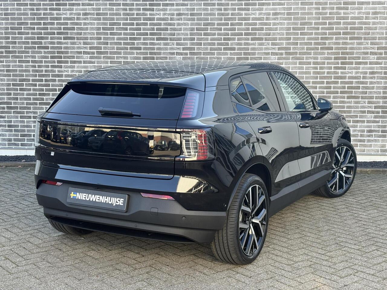 Volvo EX30 Single Motor Ext Range Plus Black Ed Europa 69 kWh | Adaptieve Cruise Control | Stoel-/Stuurverwarming | Harman Kardon Audio | BLIS | Getint Glas |