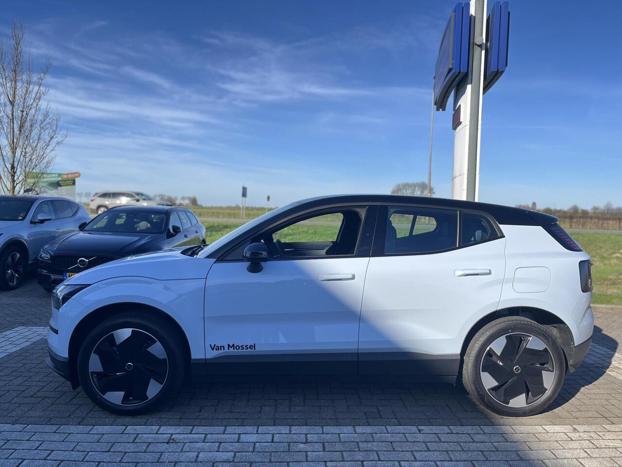 Volvo EX30 Single Motor Extended Range Plus 69 kWh | Harman / Kardon | Stoel- en Stuurverwarming | Apple Carplay |