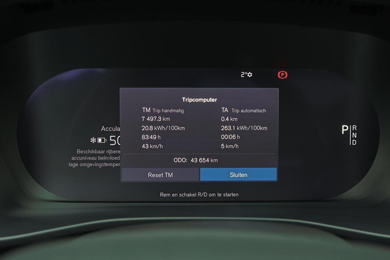 Volvo EX40 Recharge Twin Ultimate 82 kWh - Panorama/schuifdak - IntelliSafe Assist & Surround - 360º Camera - Harman/Kardon audio - Verwarmde voorstoelen, stuur & achterbank - Parkeersensoren voor & achter - Elektr. bedienb. voorstoelen met geheugen links - Warmtepo