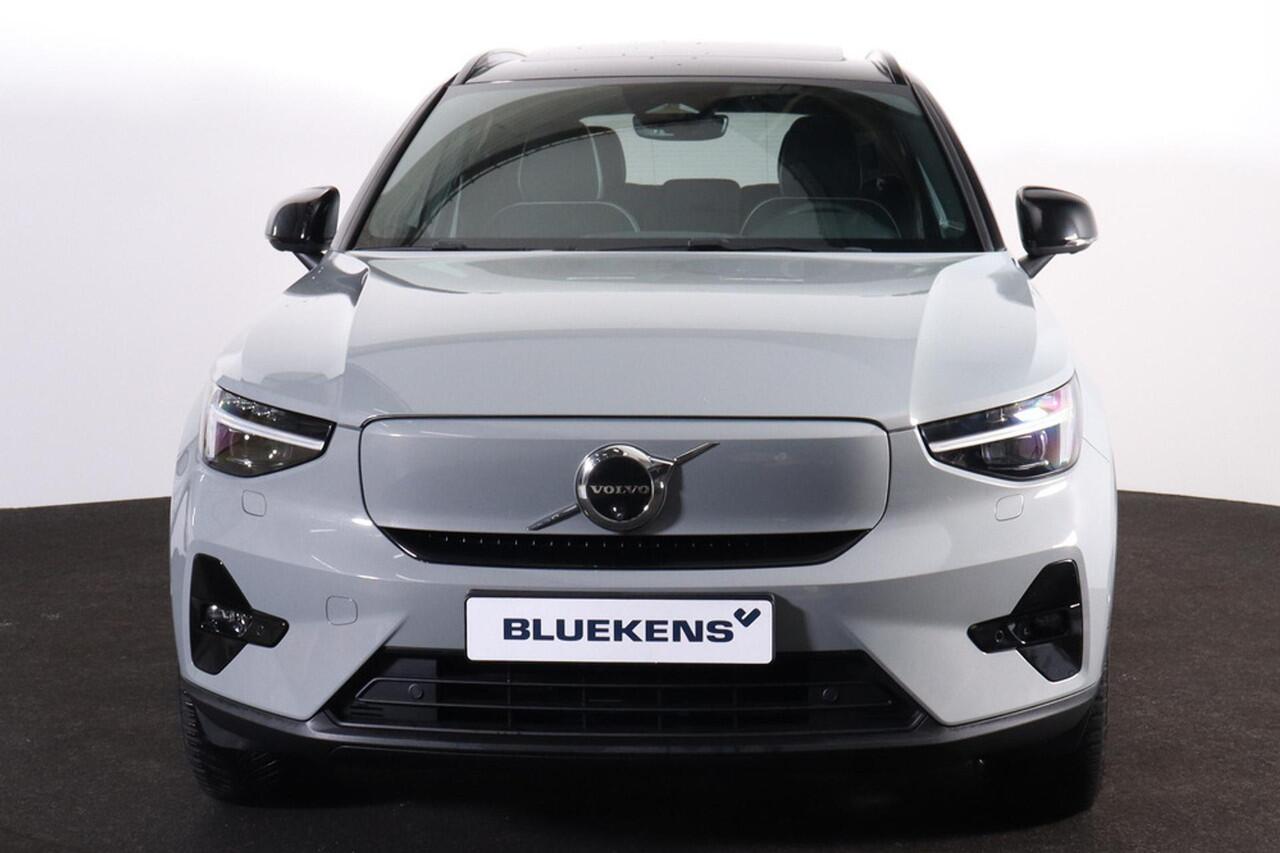 Volvo EX40 Recharge Twin Ultimate 82 kWh - Panorama/schuifdak - IntelliSafe Assist & Surround - 360º Camera - Harman/Kardon audio - Verwarmde voorstoelen, stuur & achterbank - Parkeersensoren voor & achter - Elektr. bedienb. voorstoelen met geheugen links - Warmtepo
