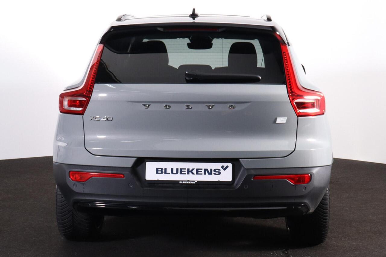 Volvo EX40 Recharge Twin Ultimate 82 kWh - Panorama/schuifdak - IntelliSafe Assist & Surround - 360º Camera - Harman/Kardon audio - Verwarmde voorstoelen, stuur & achterbank - Parkeersensoren voor & achter - Elektr. bedienb. voorstoelen met geheugen links - Warmtepo