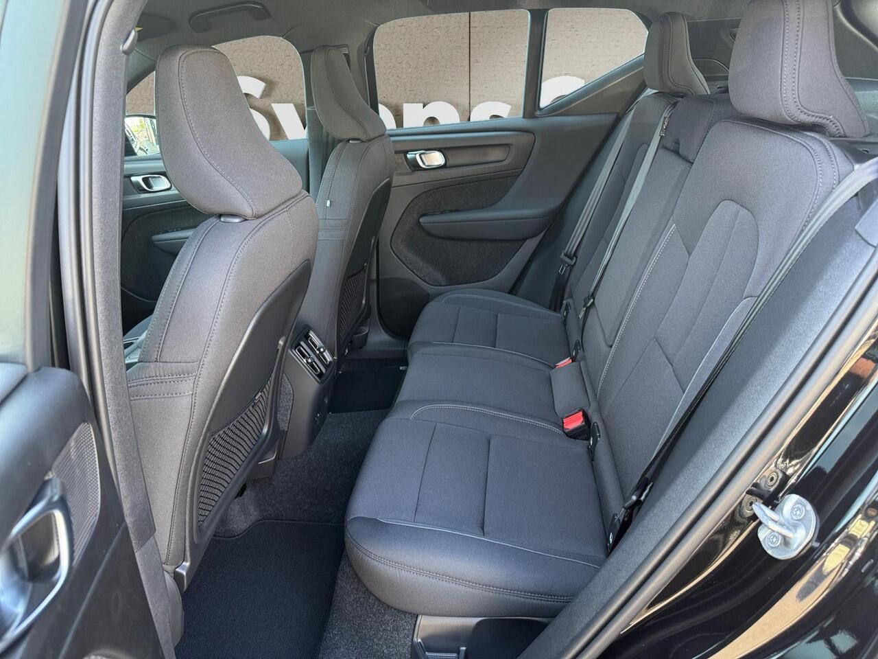 Volvo EX40 Single Motor Plus 70 kWh | Stoelverwarming | Pixel LED koplampen | Adaptive Cruise Control | Keyless Entry |