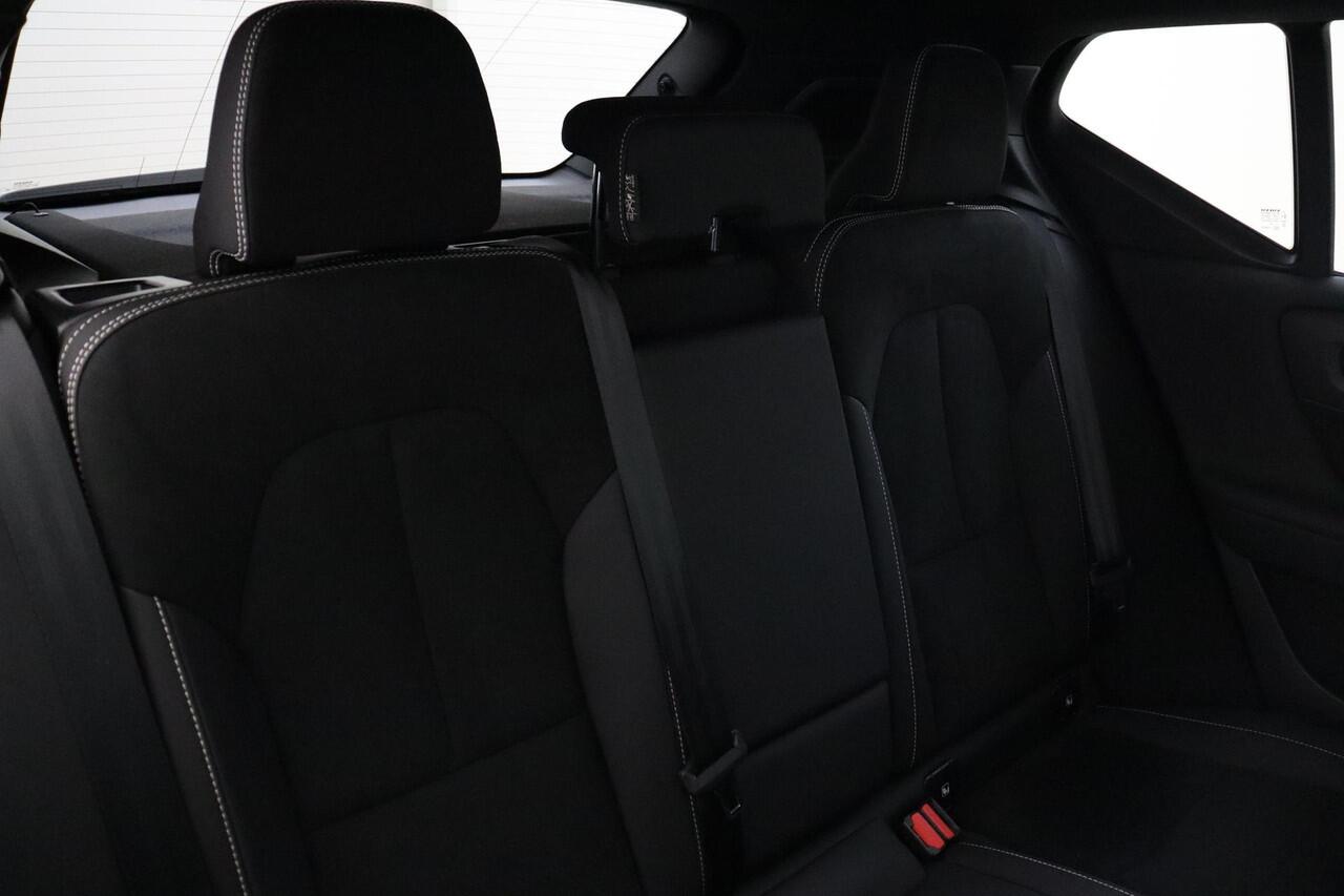 Volvo EX40 TWIN MOTOR PERFORMANCE ULTRA BLACK EDITION 82 kWh -PANO.DAK|HARMAN/KARDON|360°CAM|POWER-SEATS|TREKHAAK *NW.PRIJS ¤65.024!*