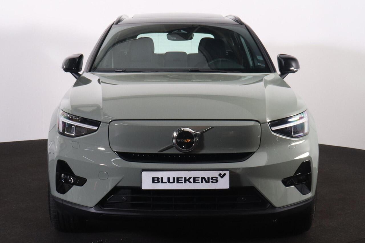 Volvo EX40 Extended Range Ultra 82 kWh - Panorama/schuifdak - IntelliSafe Assist & Surround - 360º Camera - Harman/Kardon audio - Verwarmde voorstoelen, stuur & achterbank - Parkeersensoren voor & achter - Elektr. bedienb. voorstoelen met geheugen links - Draadloze 