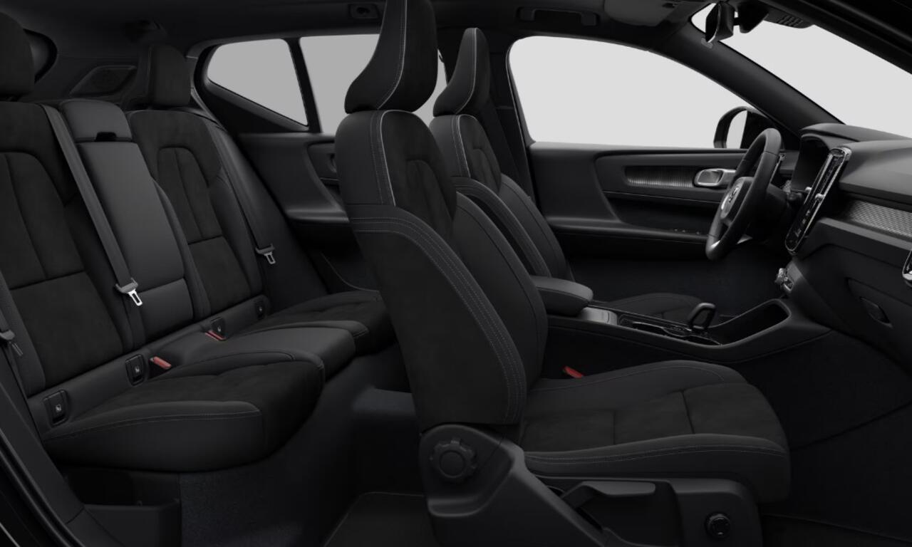 Volvo EX40 Single Motor Extended Range Plus 82 kWh Panoramadak / Extra getint glas achter / 360 Camera / Apple Carplay / Harman Kardon audio / 20? lichtmetalen velgen / Adaptive cruise control / Pilot assist /