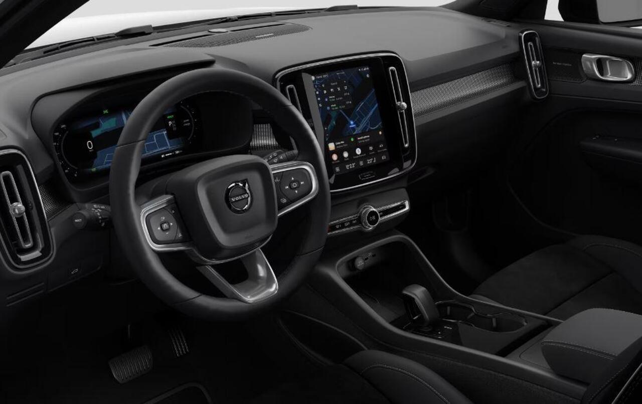 Volvo EX40 252PK Single Motor Extended Range 82 kWh Plus Black Edition / Lounge Pakket / Panoramadak / Extra getint glas / Dak in Black stone / 20'' velgen