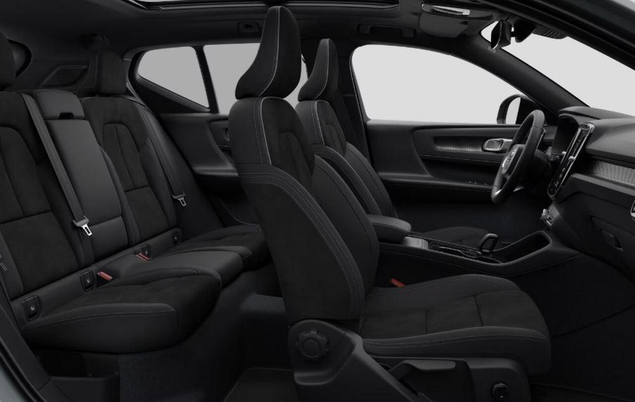 Volvo EX40 252PK Single Motor Extended Range 82 kWh Plus Black Edition/ Lounge Pakket / Panoramadak / Extra getint glas / Nubuck bekleding