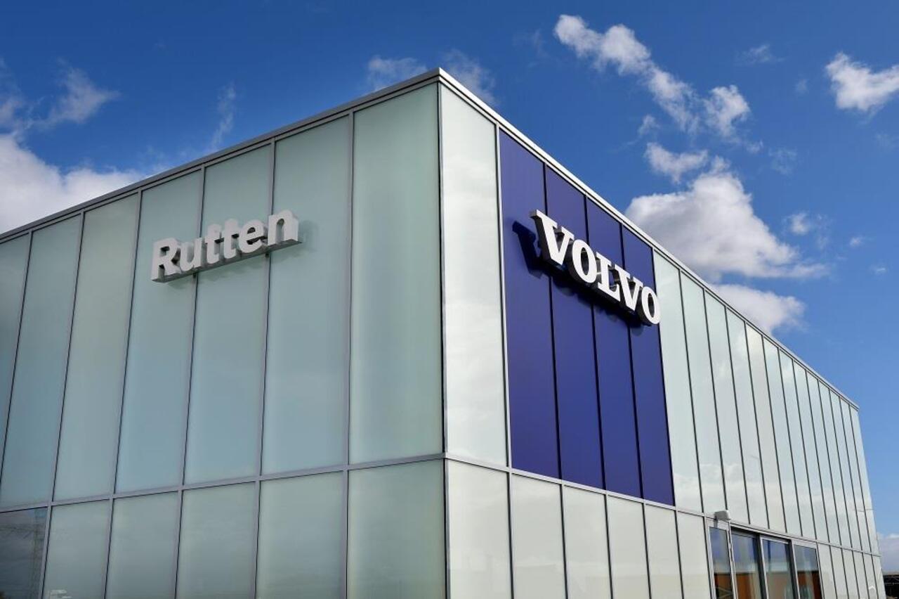 Volvo EX40 252PK Single Motor Extended Range 82 kWh Plus / Lounge Pakket / Panoramadak / 360 Camera / Extra getint glas / 20'' Velgen / Nubuck bekleding