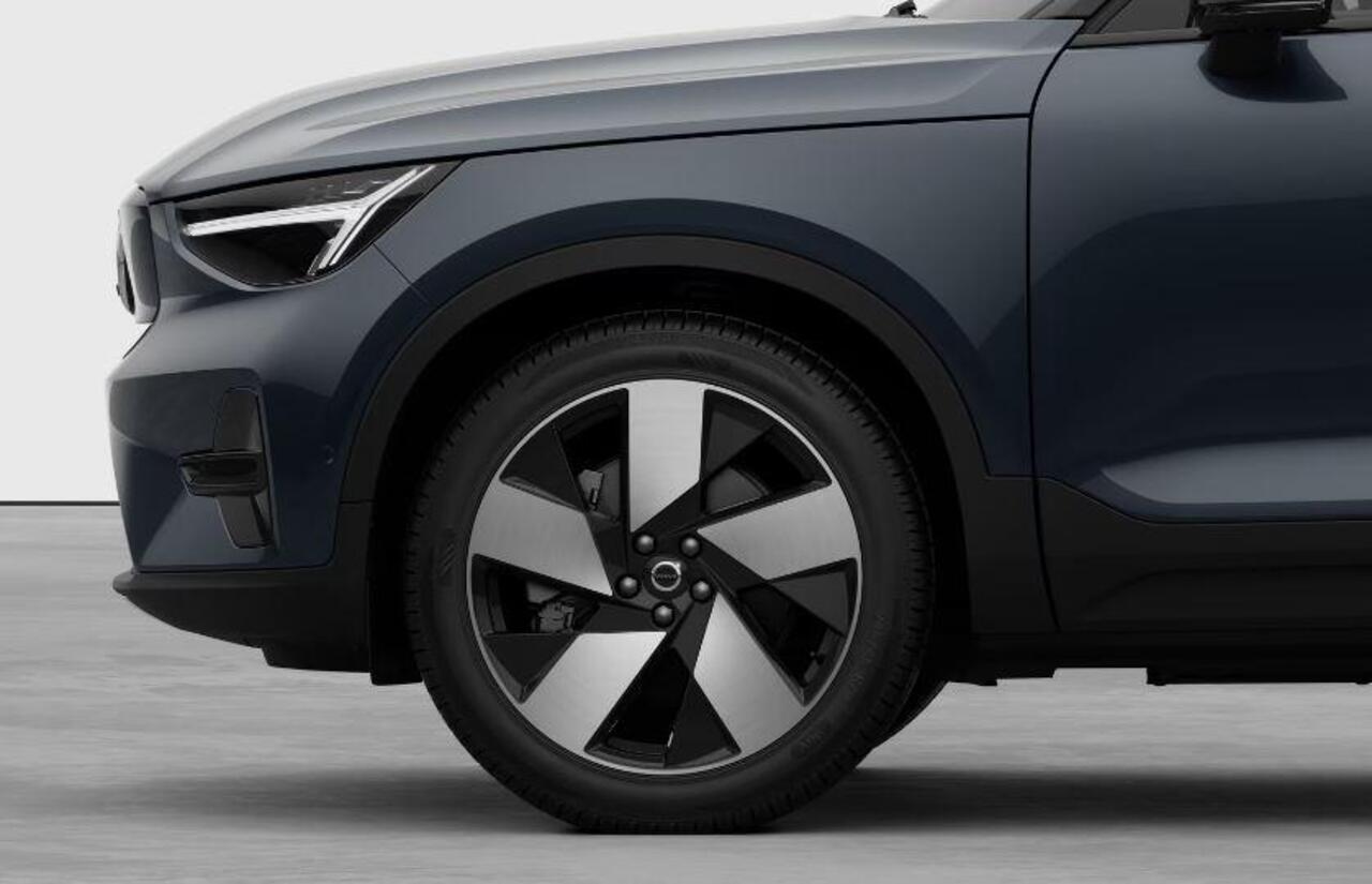 Volvo EX40 252PK Single Motor Extended Range 82 kWh Plus / Lounge Pakket / Panoramadak / 360 Camera / Extra getint glas / 20'' Velgen / Nubuck bekleding