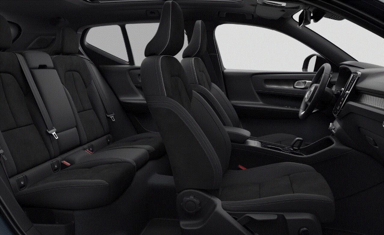 Volvo EX40 252PK Single Motor Extended Range 82 kWh Plus / Lounge Pakket / Extra getint glas / 360 Camera / 20'' velgen / Panoramadak / Zwart dak