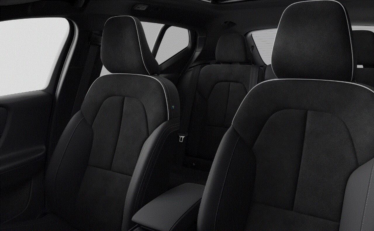 Volvo EX40 252PK Single Motor Extended Range 82 kWh Plus / Lounge pakket / Extra getint glas / Panoramadak / 360 camera / 20'' velgen / Zwart dak