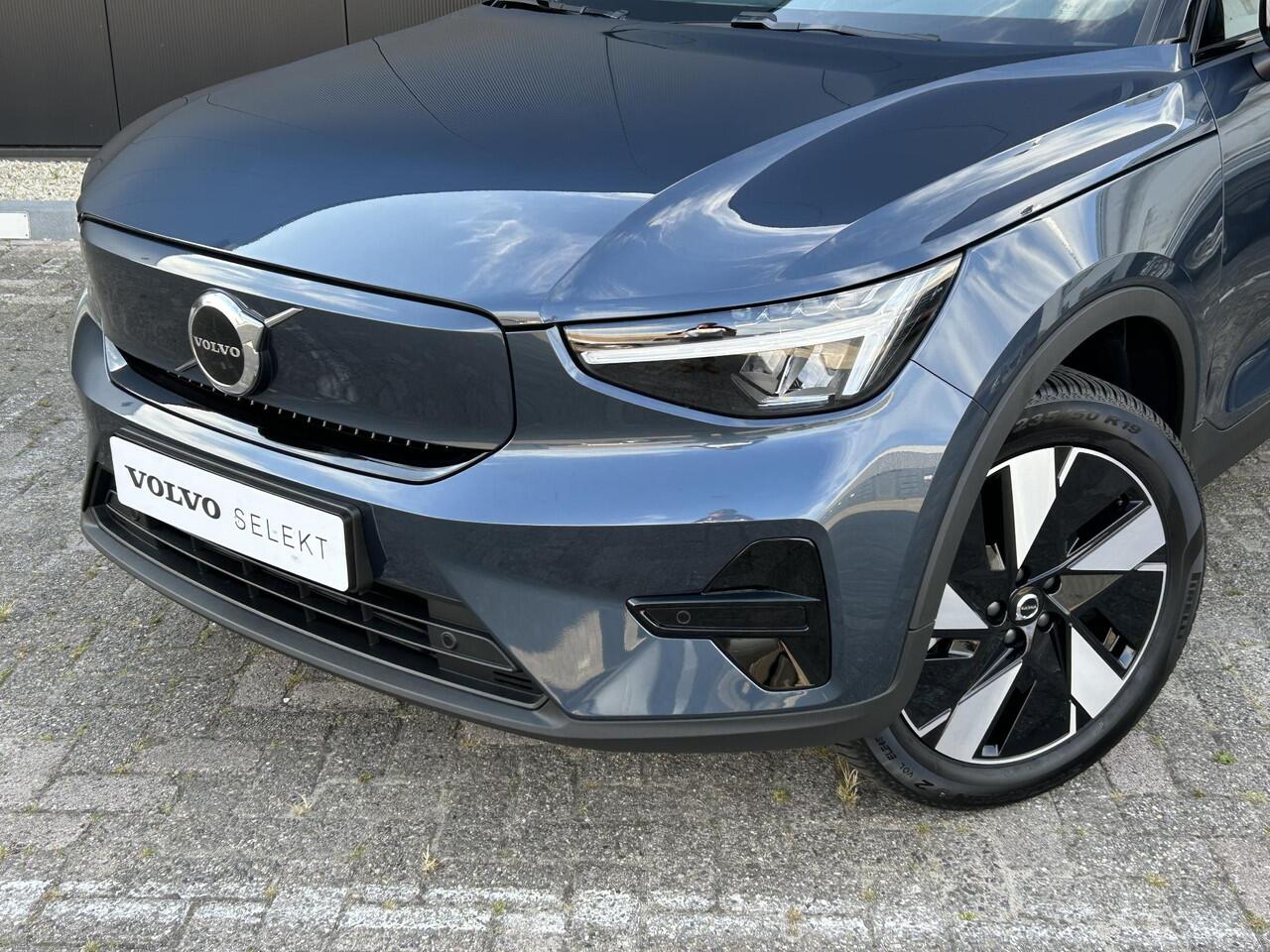Volvo EX40 Single Motor Extended Range Plus 82 kWh Intellisafe climate line zwart dak All weather banden