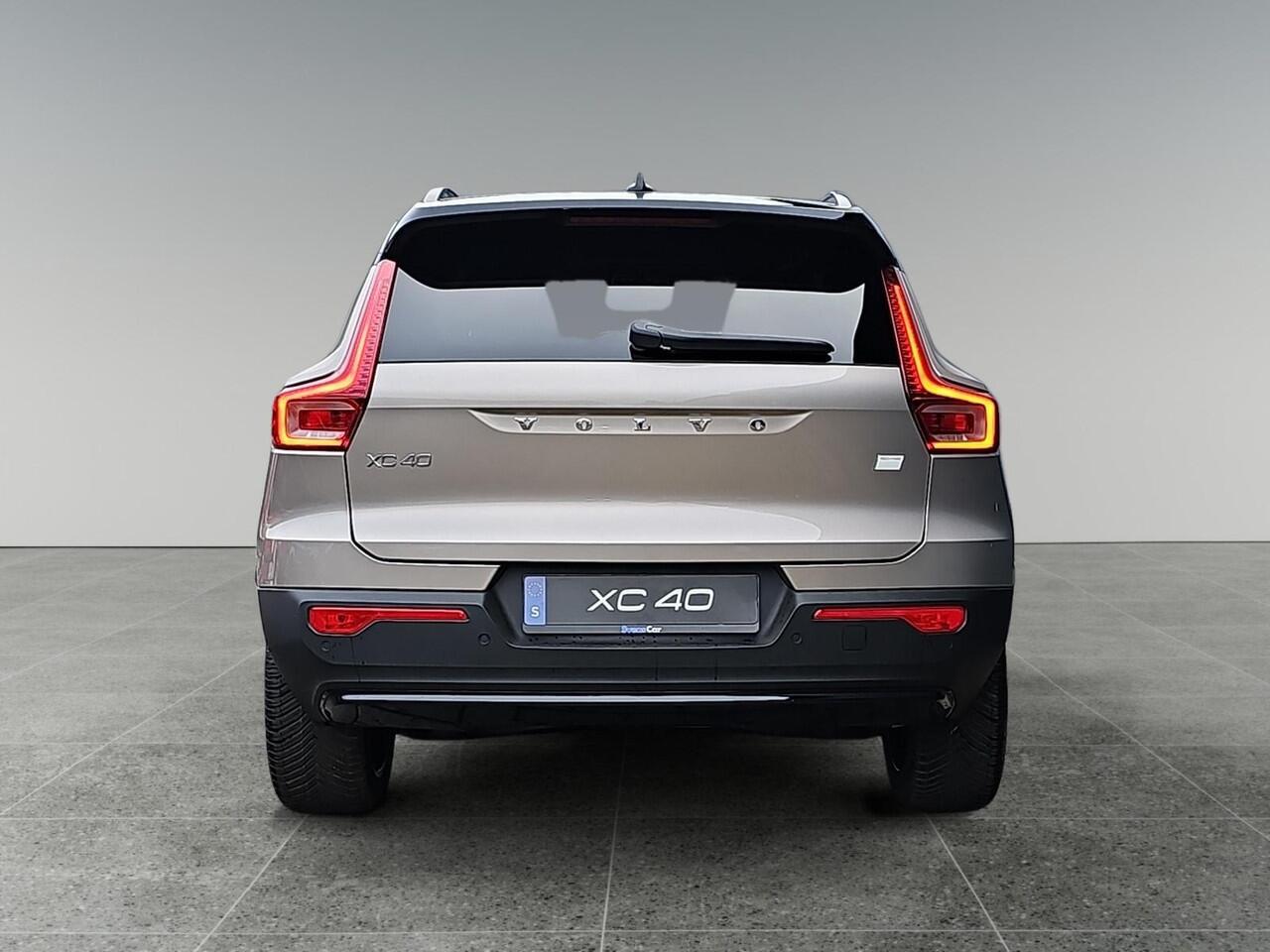 Volvo EX40 Single Motor Extended Range Plus 82 kWh | Stoelverwarming | Extra getint glas | Nubuck interieur | Achteruitrijcamera |