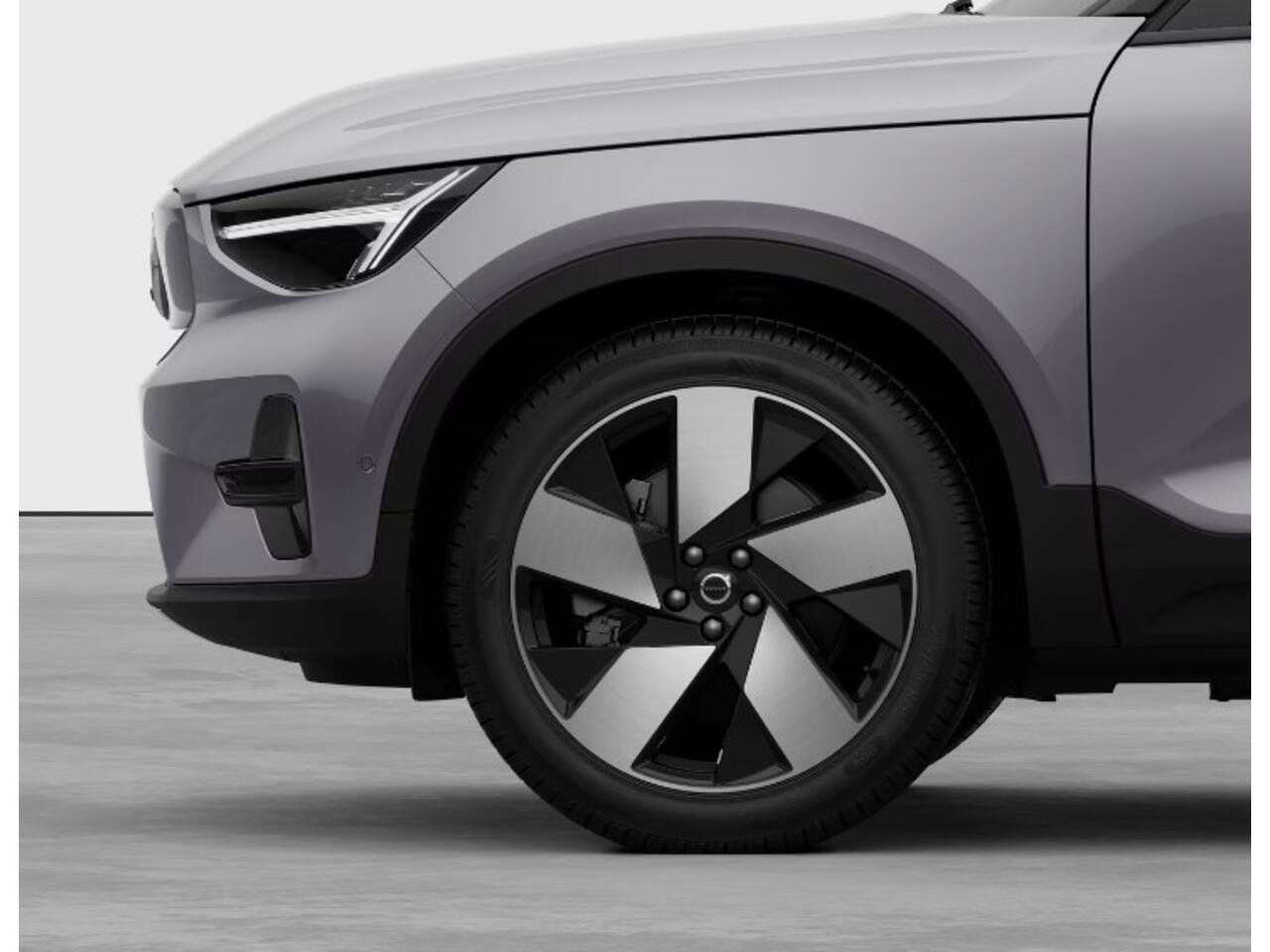 Volvo EX40 252PK Automaat Single Ext. Range Plus 82 kWh / Lounge Pakket / Extra getint glas / 360 Camera / 20'' velgen / Panoramadak / Zwart dak / Harman Kardon / Adaptieve cruise control / Getint glas / Stoel en stuurwielverwarming / parkeersensoren met 360 camera 