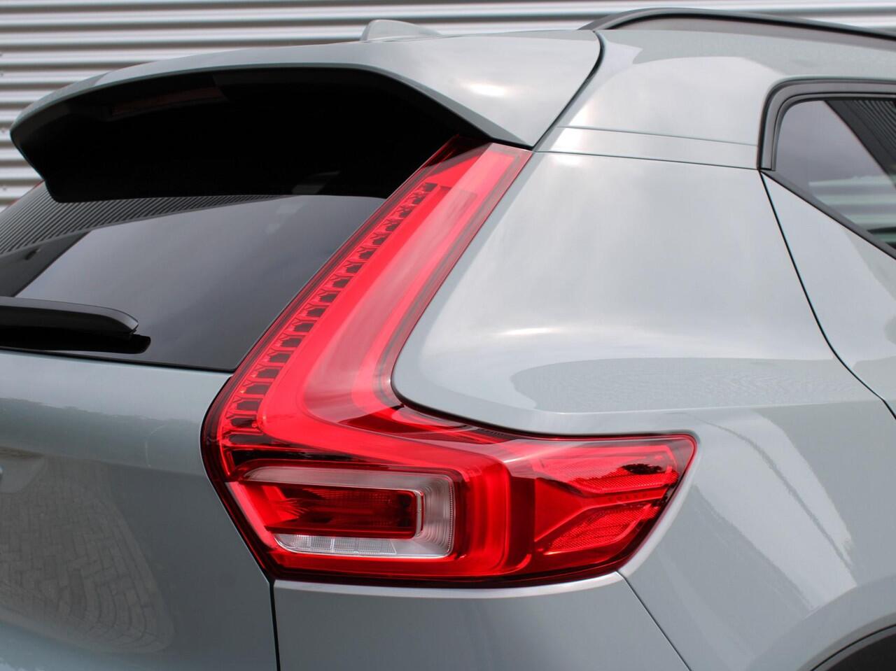 Volvo EX40 Single Motor Extended Range Business Edition Automaat / 360* camera / Privacy Glass / 19" velgen / Driver Awareness