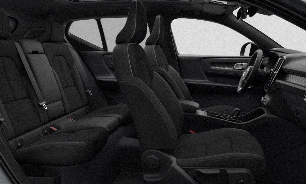 Volvo EX40 252PK Single Motor Extended Range 82 kWh Plus / Lounge Pakket / Extra getint glas / 360 Camera / 20'' velgen / Panoramadak / Zwart dak