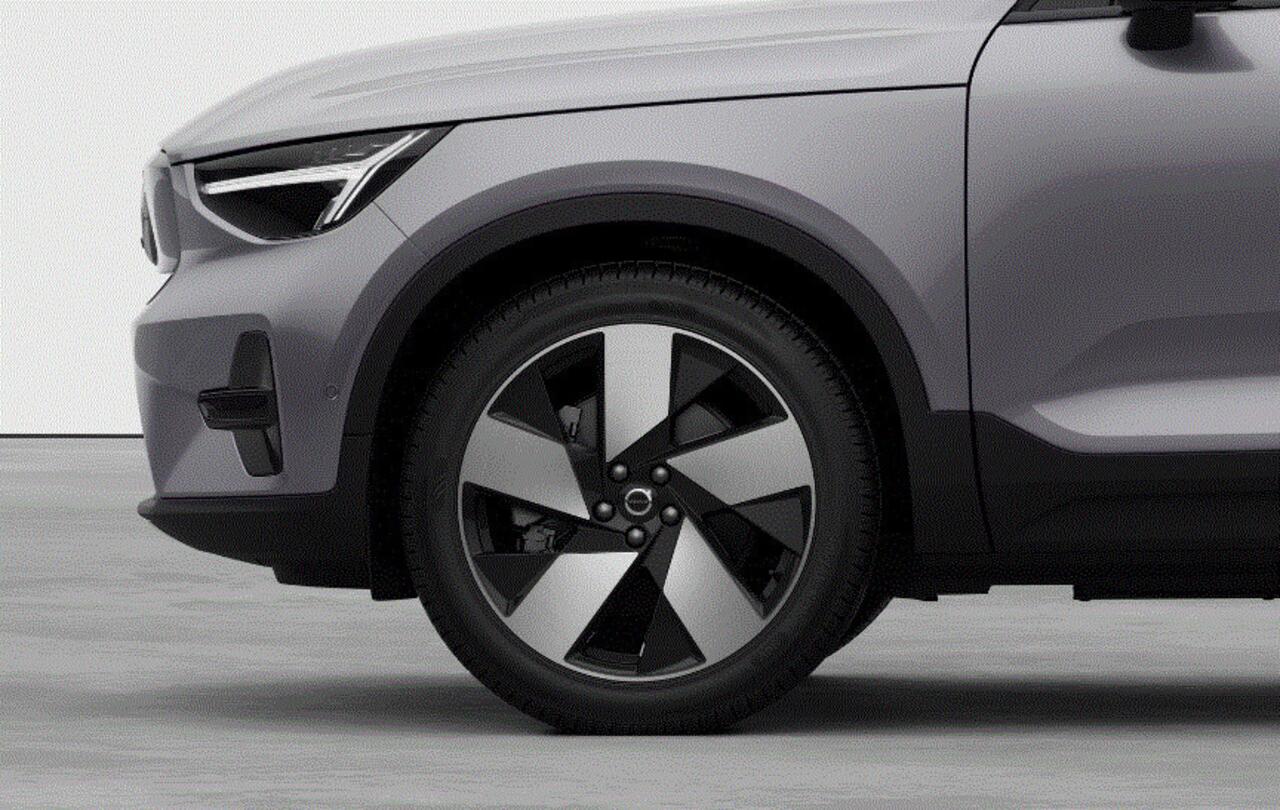 Volvo EX40 252PK Single Motor Extended Range 82 kWh Plus / Lounge Pakket / Extra getint glas / 360 Camera / 20'' velgen / Panoramadak / Zwart dak