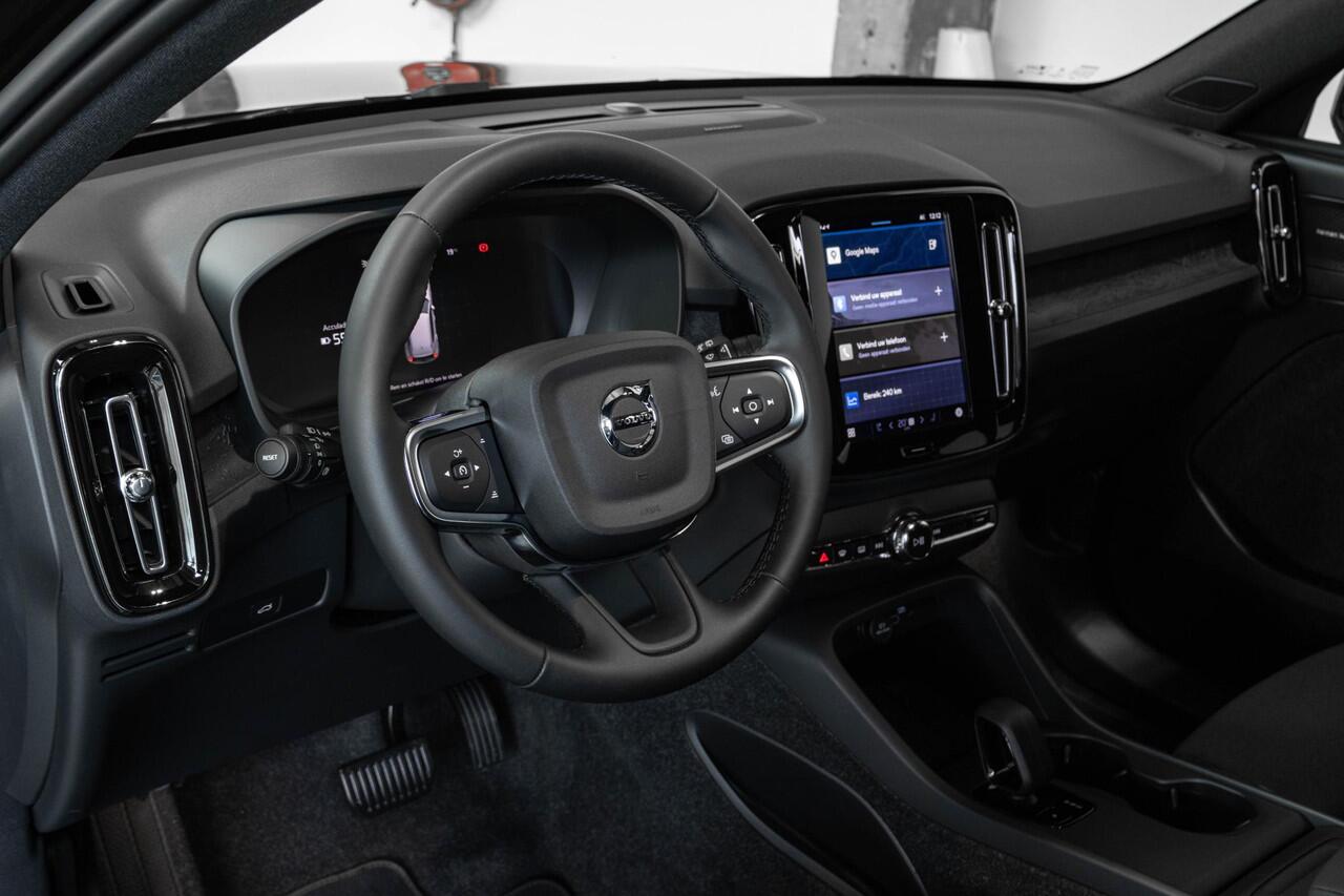 Volvo EX40 Single Motor Extended Range Plus 82 kWh | 4-Seizoenenbanden | Stoelverwarming | Google infotainment | Adaptive Cruise Control | Parkeercamera | Harman Kardon Premium Audio | Warmtepomp | Parkeersensoren voor + achter