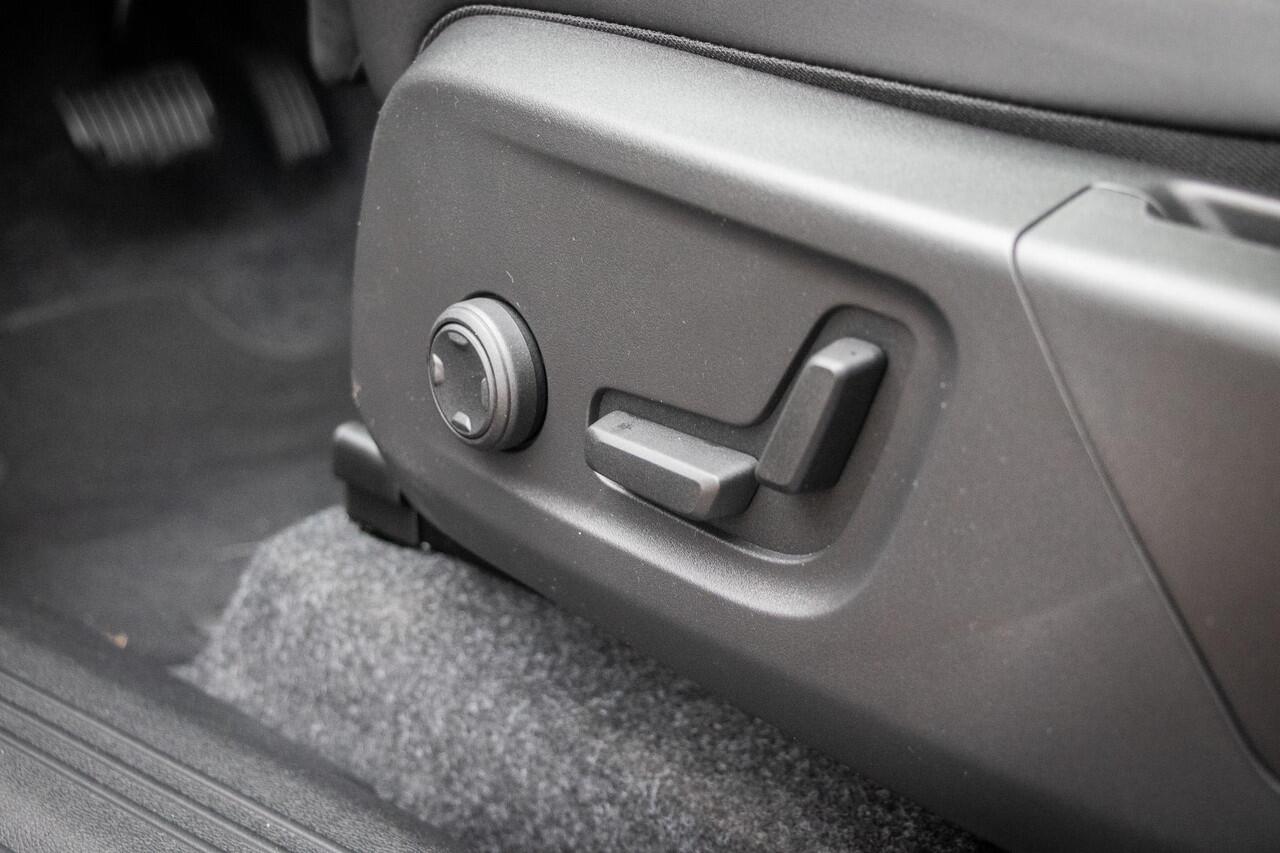 Volvo EX40 Single Motor Extended Range Ultra 82 kWh | Adaptieve Cruise Control | Schuif/Kanteldak | Stoel + Stuurverwarming | Harman Kardon Audio | 20 Inch | Extra Getint Glas Achter |