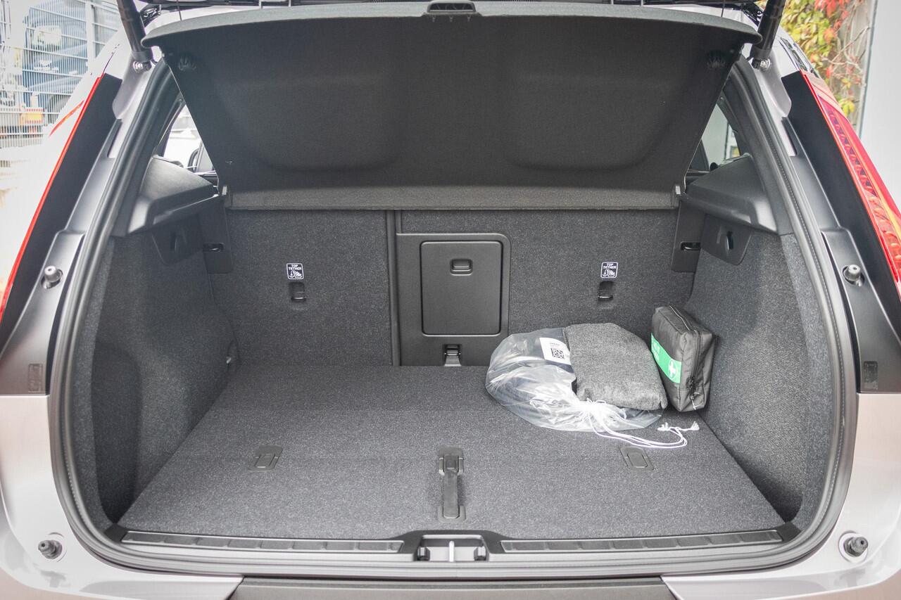 Volvo EX40 Single Motor Extended Range Ultra 82 kWh | Adaptieve Cruise Control | Schuif/Kanteldak | Stoel + Stuurverwarming | Harman Kardon Audio | 20 Inch | Extra Getint Glas Achter |