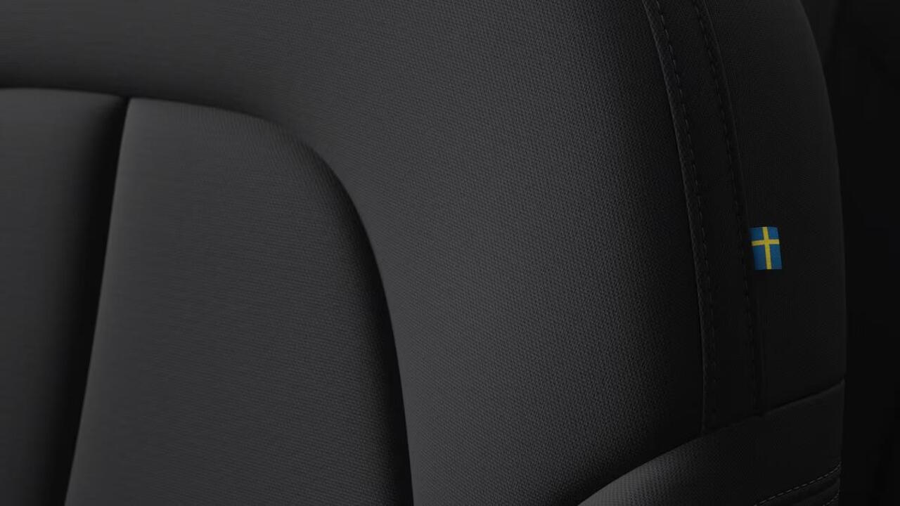 Volvo EX40 Twin Motor Business Edition 82 kWh | Adaptieve Cruise Control | Pilot Assist | Dodehoekwaarschuwing | Harman Kardon Premium Audio | Extra Getint Glas | Achteruitrijcamera |