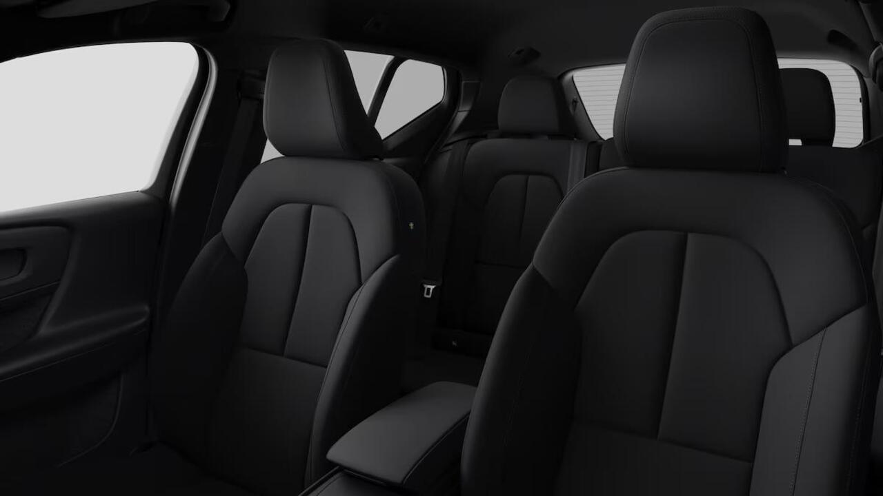 Volvo EX40 Twin Motor Business Edition 82 kWh | Adaptieve Cruise Control | Pilot Assist | Dodehoekwaarschuwing | Harman Kardon Premium Audio | Extra Getint Glas | Achteruitrijcamera |