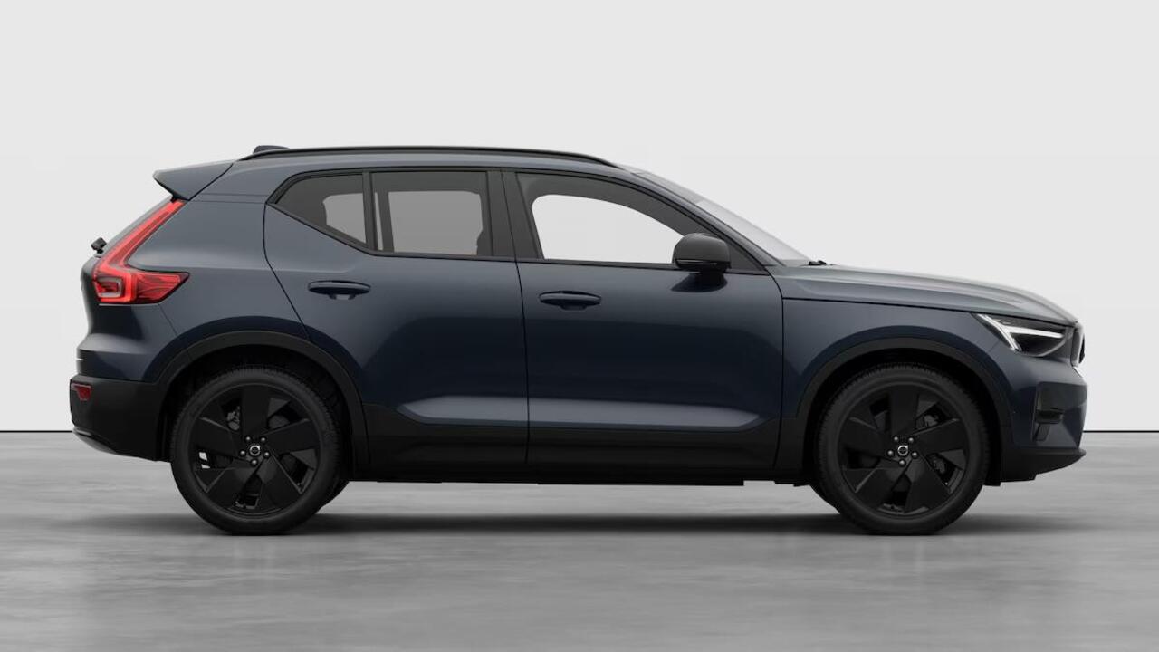 Volvo EX40 Single Motor Extended Range Plus Black Ed. 82 kWh | Dec. 2025 Leverbaar | 17% Bijtelling* | Harman Kardon Premium Audio | 360 Graden Camera | Extra Getint Glas | Keyless | 20 inch Lichtmetalen Velgen | Adaptieve Cruise Control | Climate Pack | BLIS |