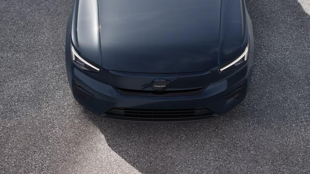 Volvo EX40 Single Motor Extended Range Plus Black Ed. 82 kWh | Dec. 2025 Leverbaar | 17% Bijtelling* | Harman Kardon Premium Audio | 360 Graden Camera | Extra Getint Glas | Keyless | 20 inch Lichtmetalen Velgen | Adaptieve Cruise Control | Climate Pack | BLIS |