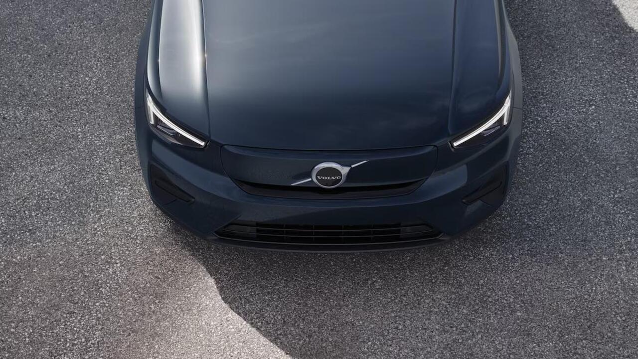 Volvo EX40 Single Motor Extended Range Business Ed. 82 kWh | Dec. 2025 Leverbaar | 17% Bijtelling* | Climate Pack | Adaptieve Cruise Control | Harman Kardon Premium Sound | Extra Getint Glas | 360 Graden Camera | BLIS | Luxe Bekleding |