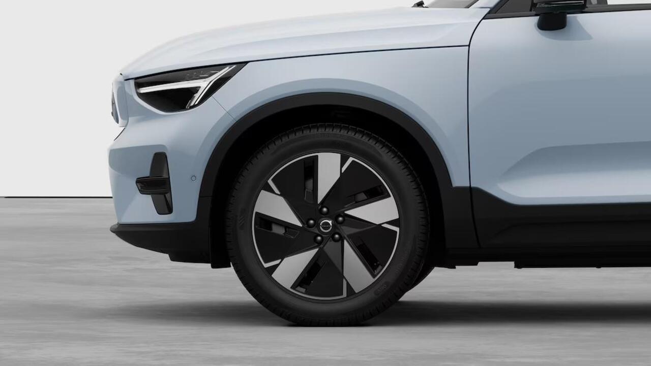 Volvo EX40 Single Motor Extended Range Plus 82 kWh | Dec. 2025 Leverbaar | 17% Bijtelling* | Harman Kardon Premium Sound | 360 Graden Camera | Climate Pack | Adaptieve Cruise Control | BLIS | Elektrische Kofferklep | Keyless |