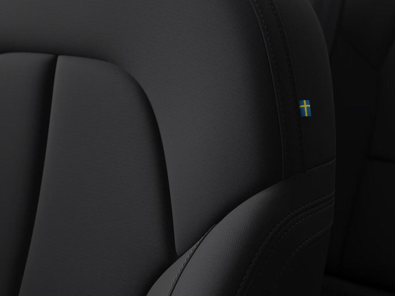 Volvo EX40 Single Motor Extended Range Plus 82 kWh climate line/ extra getint glas/ zwart dak/ all seasonbanden