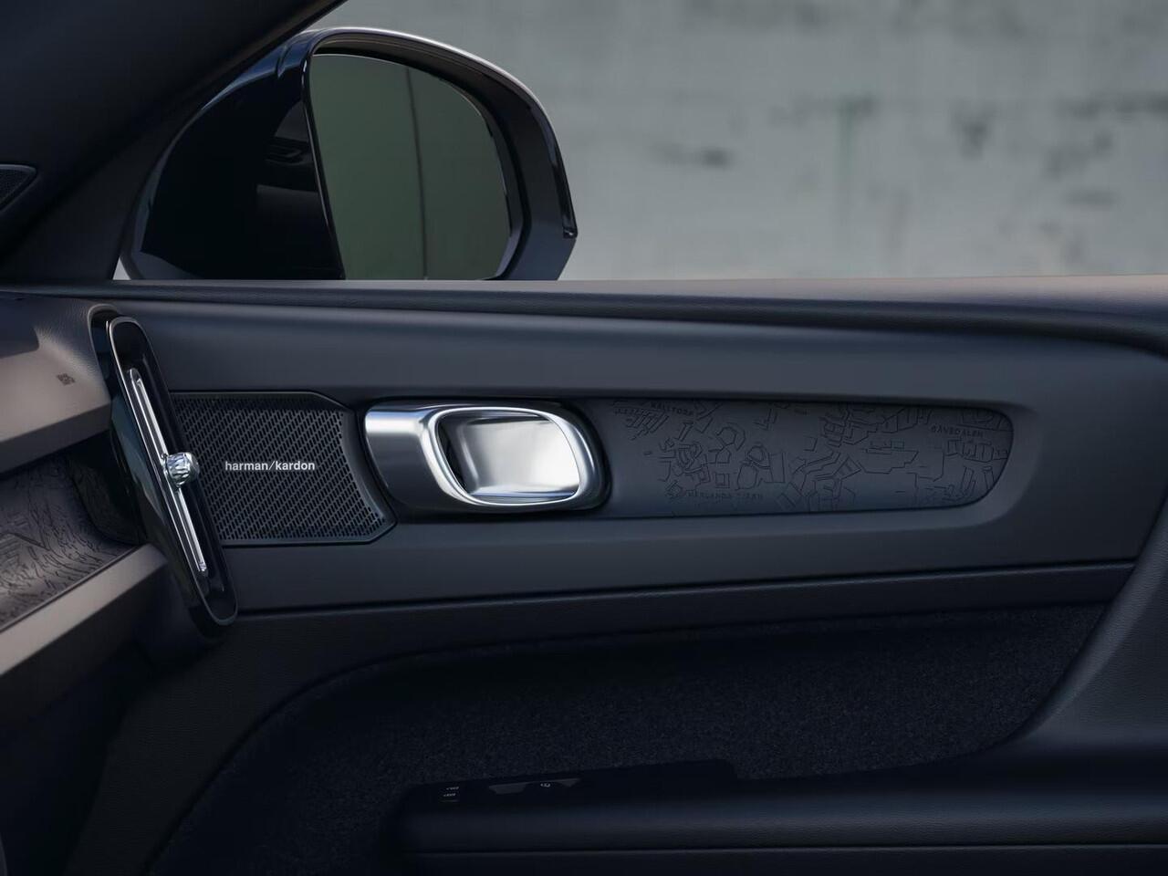 Volvo EX40 Single Motor Extended Range Plus 82 kWh climate line/ extra getint glas/ zwart dak/ all seasonbanden