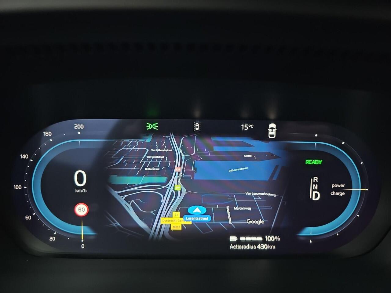 Volvo EX40 Single Motor Plus 70 kWh | Trekhaak | Keyless Entry | Adaptive Cruise Control | Stoelverwarming |