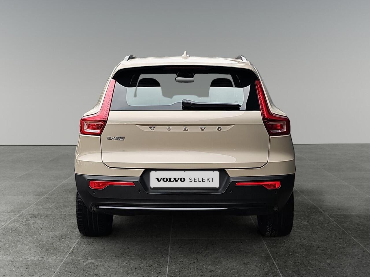 Volvo EX40 Single Motor Plus 70 kWh | Trekhaak | Keyless Entry | Adaptive Cruise Control | Stoelverwarming |