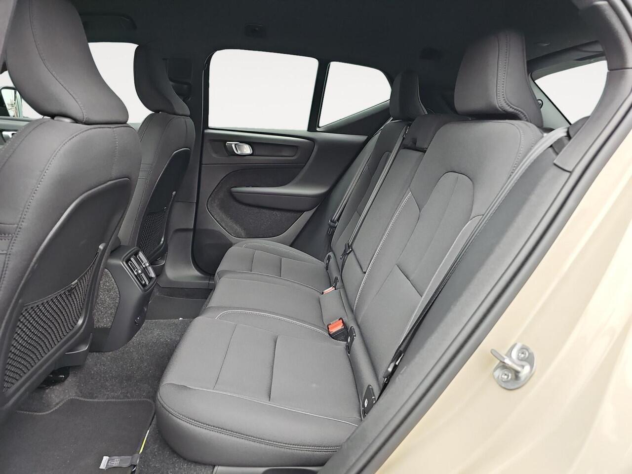 Volvo EX40 Single Motor Plus 70 kWh | Trekhaak | Keyless Entry | Adaptive Cruise Control | Stoelverwarming |